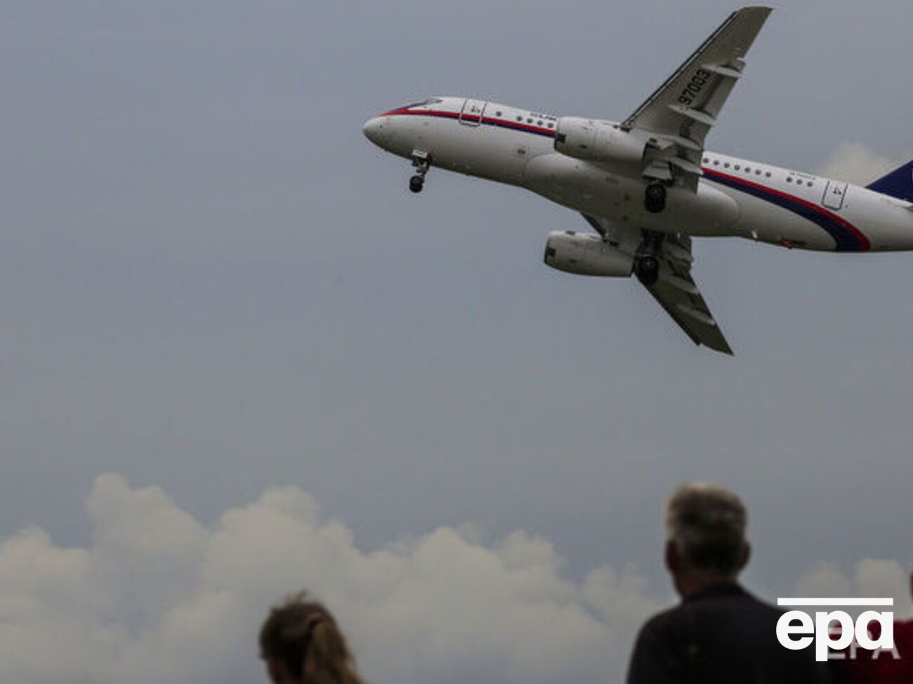 Після дотику у Sukhoi Superjet 100 зламалися стійки
