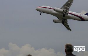 Після дотику у Sukhoi Superjet 100 зламалися стійки