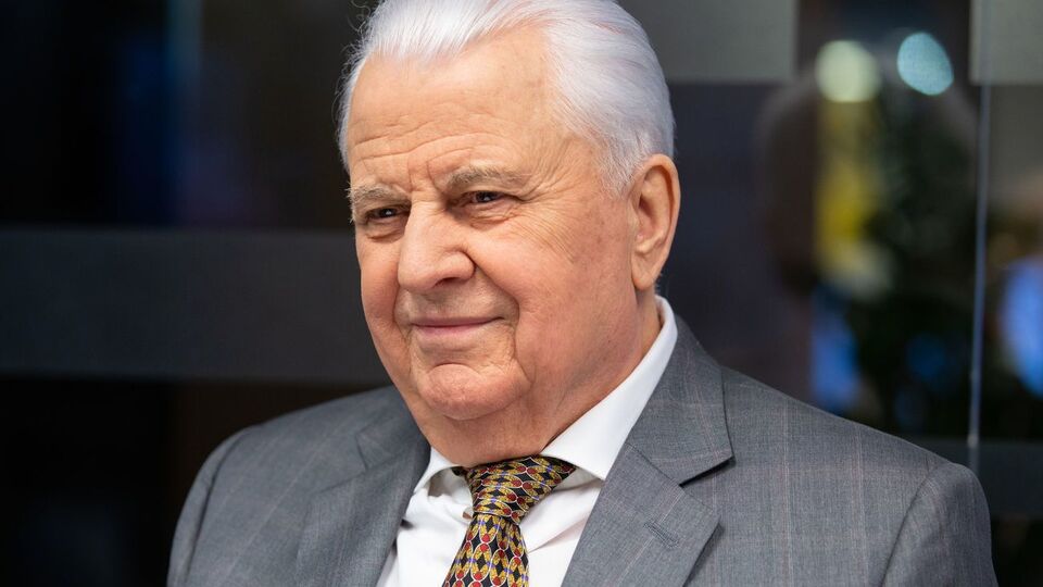 Кравчук: Силою відібрати Крим ми не можемо. Як не можемо вигнати з Донбасу сепаратистів і росіян, які прийшли на нашу землю з танками та іншим озброєнням. Приємно називати самих себе сильними, але є реалії