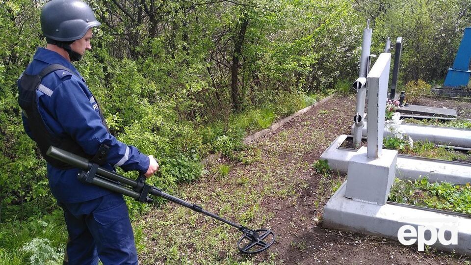 Роботи відбувалися з метою запобігання травмуванню громадян під час підготовки та проведення поминальних днів