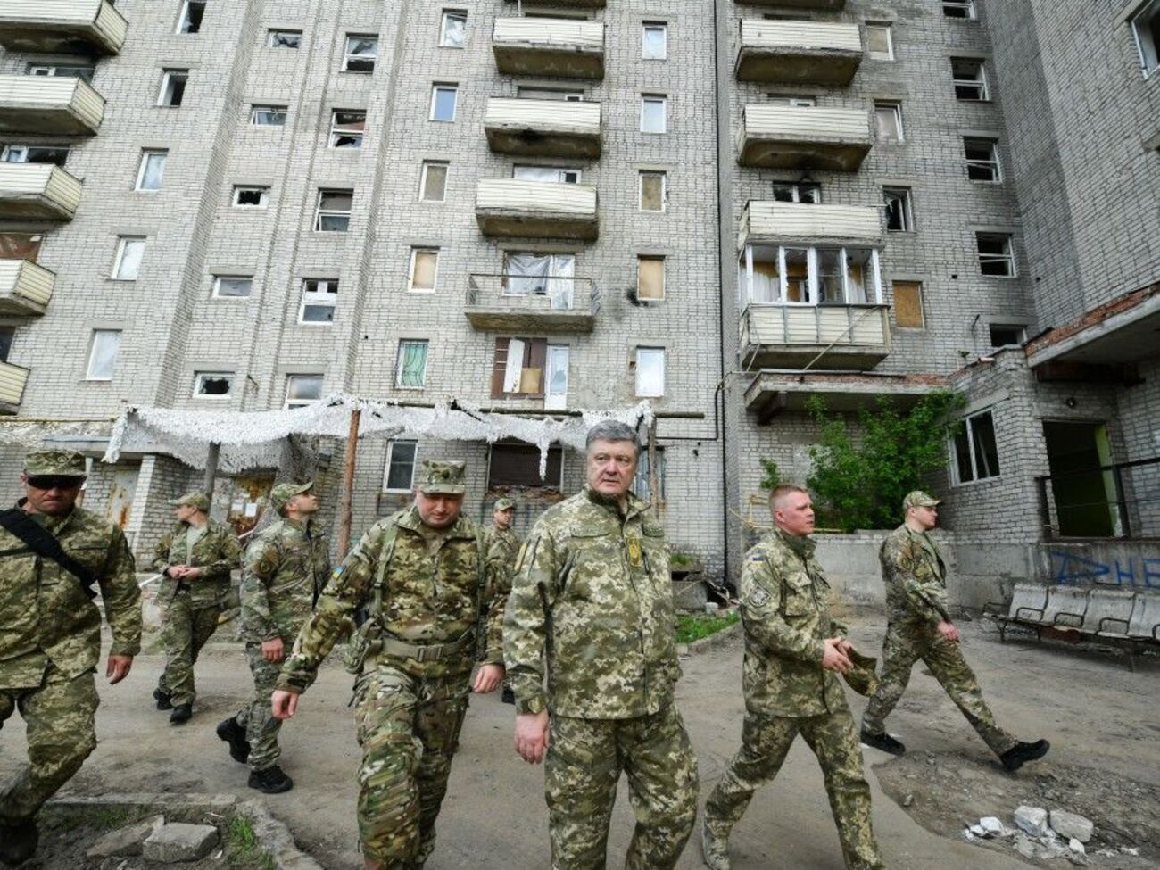 Порошенко повідомив про підвищення доплат військовим на передовій