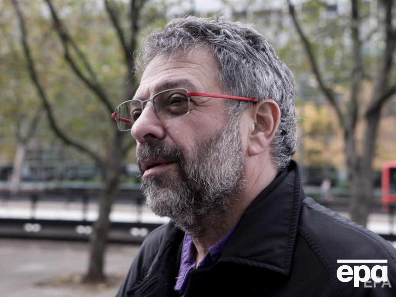 Гольдфарб:&nbsp;Сейчас много говорят о том, что Трамп скрывает какую-то информацию о своих налогах. Может, там и зарыта собака