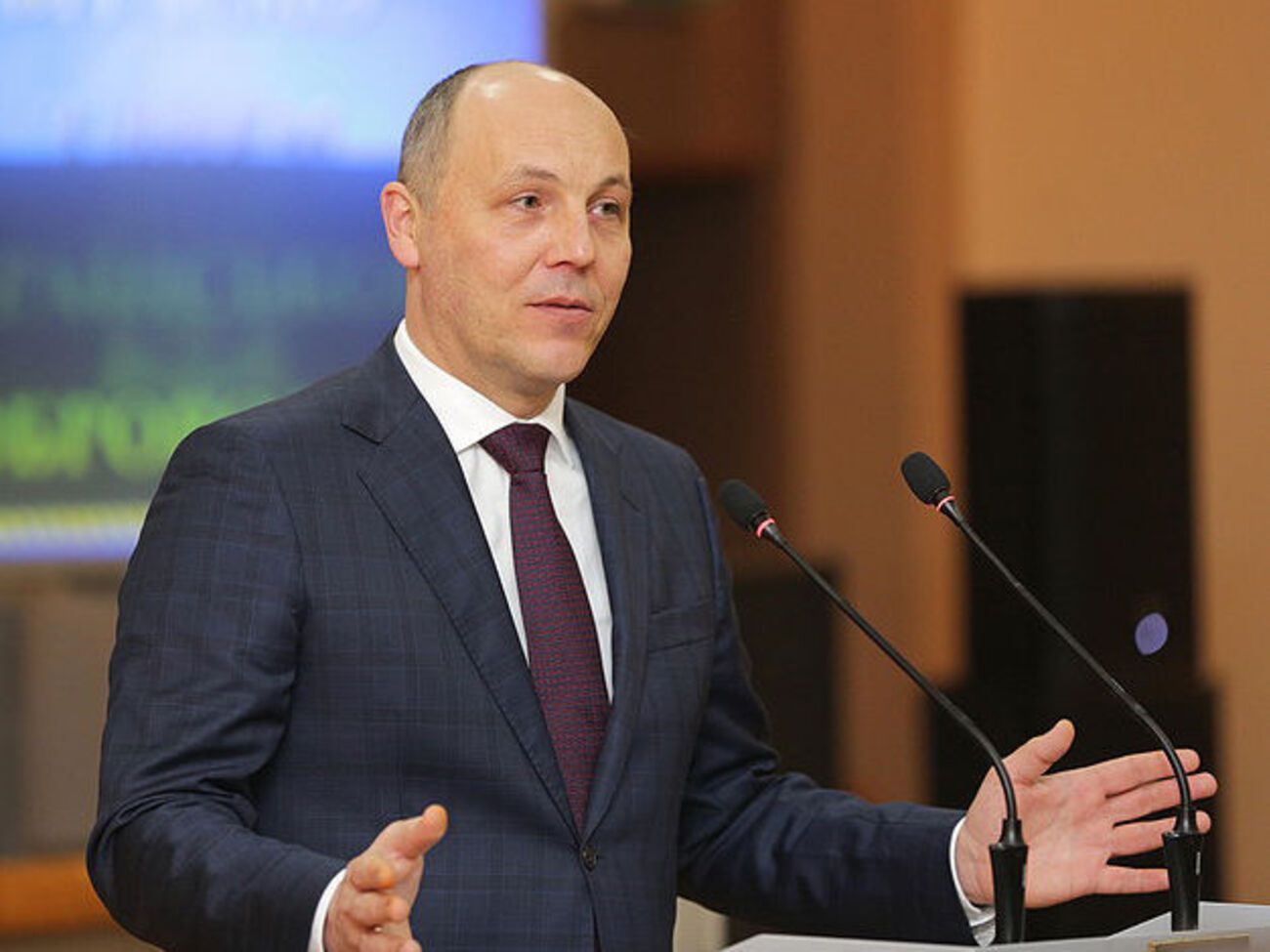 Открыть уголовное производство в отношении Парубия НАБУ обязал суд