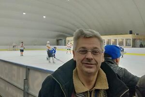 Комарова избили 4 мая