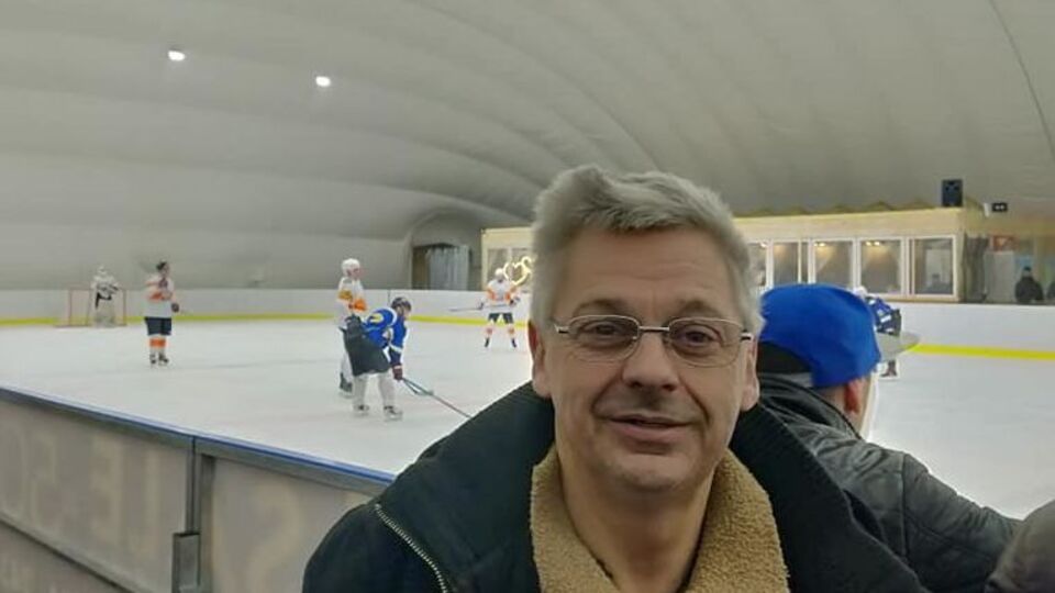Комарова избили 4 мая