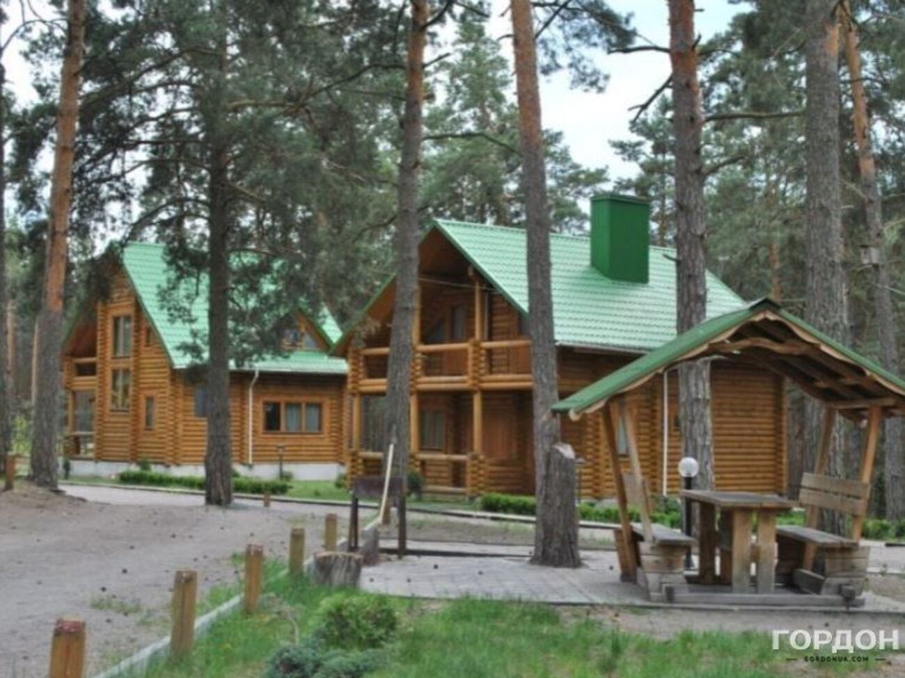 У мисливські угіддя Ситник зазвичай приїжджав на три&ndash;п'ять днів, розповіло джерело
