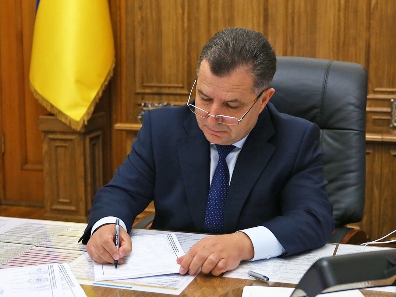 Полторак подписал приказ 8 мая