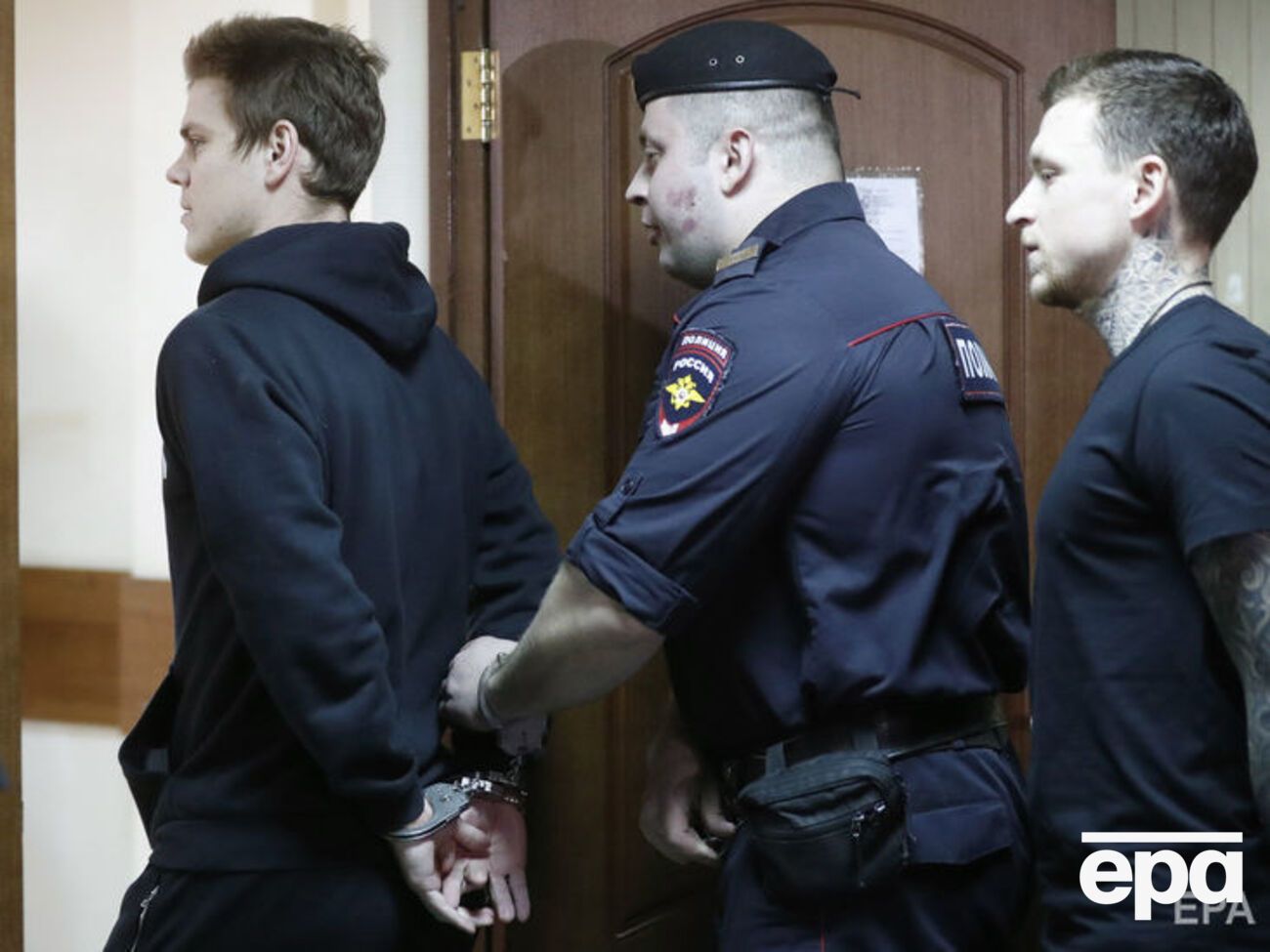 Кокоріна (ліворуч) і Мамаєва (праворуч) засудили за побиття трьох осіб