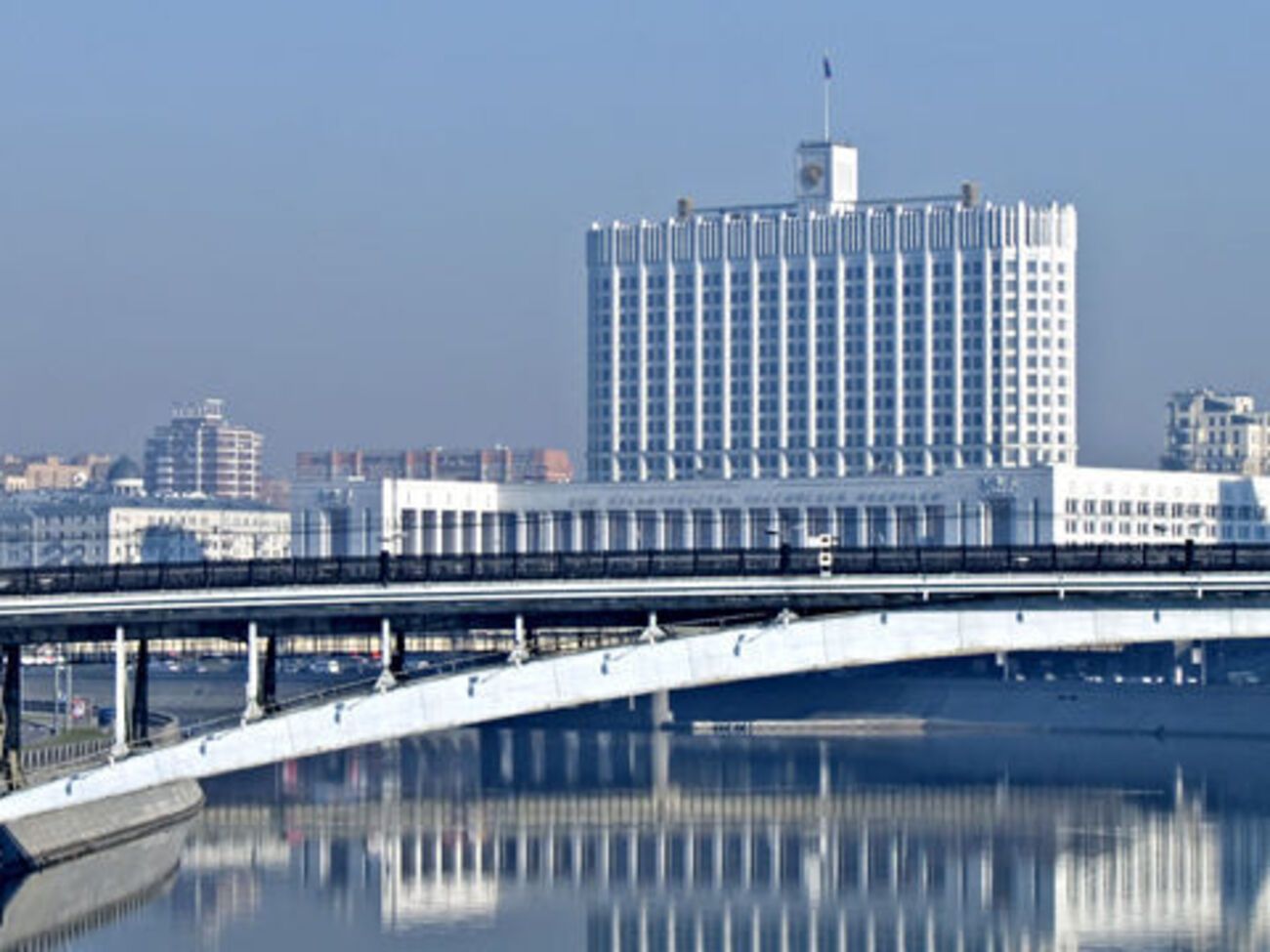 Російський уряд хоче спростити видавання дозволів на проживання 350 тис. українців