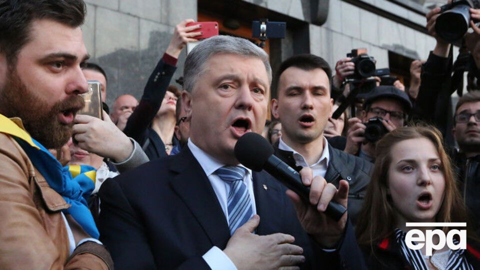 Помощников Порошенко попросили определить дату, когда у президента будет время для допроса