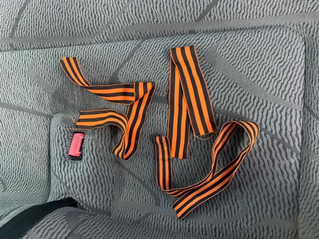 У женщины и мужчины нашли георгиевские ленты