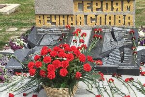 Обновленный памятник с крымскотатарскими именами не простоял и трех дней