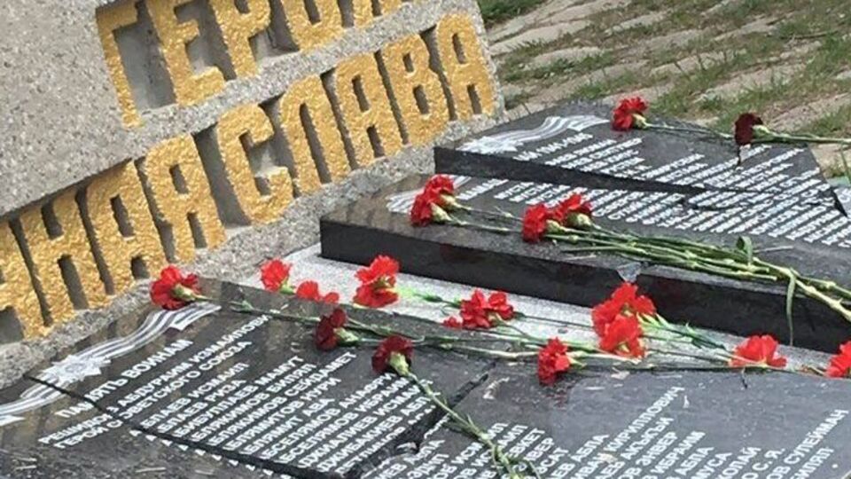 Пам'ятник у селищі Орлівка Нахімовського району Севастополя розбили в ніч на 9 травня