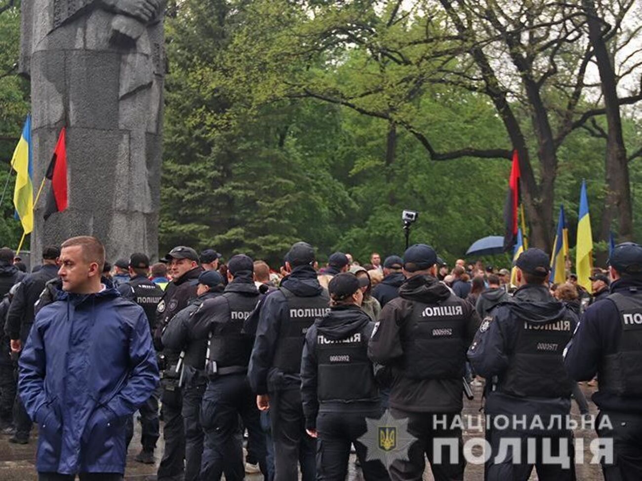 По всей Украине для охраны порядка было задействовано почти 22 тыс. полицейских и нацгвардейцев