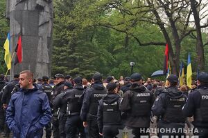 По всей Украине для охраны порядка было задействовано почти 22 тыс. полицейских и нацгвардейцев