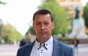 Шнайдер очолює партію із 2018 року