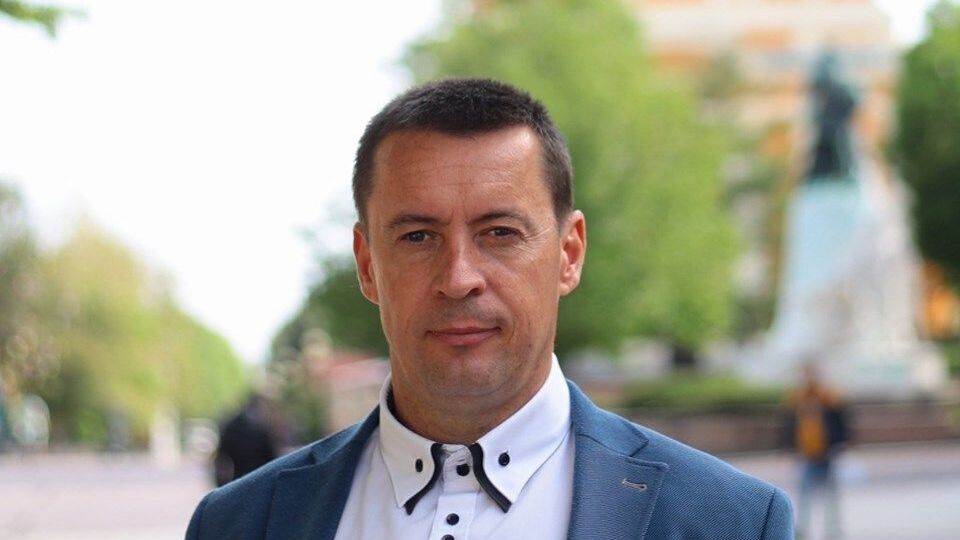 Шнайдер очолює партію із 2018 року