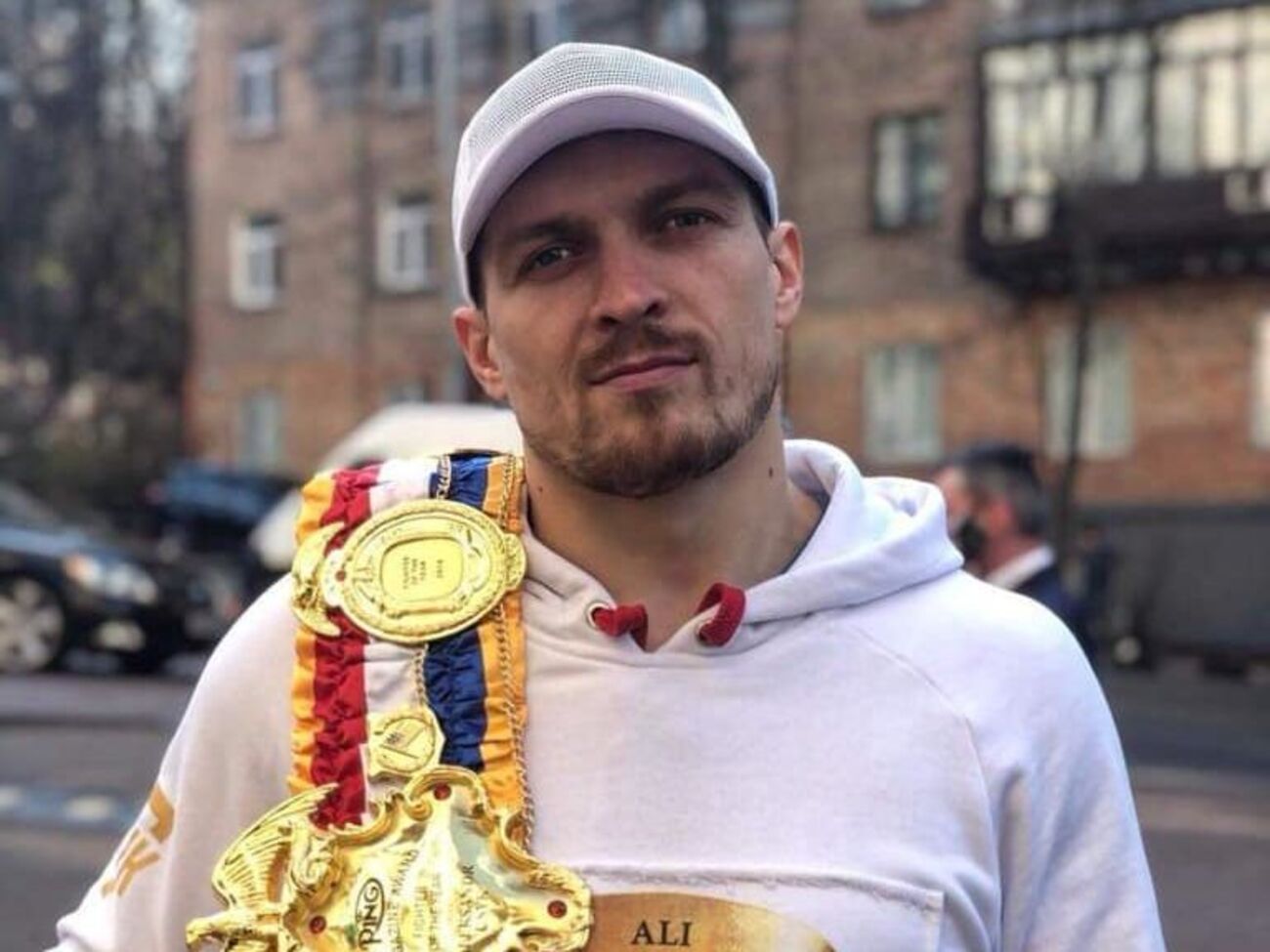 Поединок Усика (на фото) против камерунца Карлоса Такама был запланирован на 25 мая