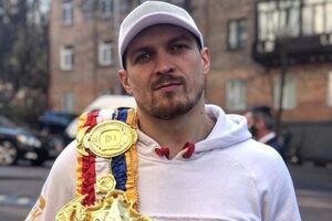 Поєдинок Усика (на фото) проти камерунця Карлоса Такама було заплановано на 25 травня