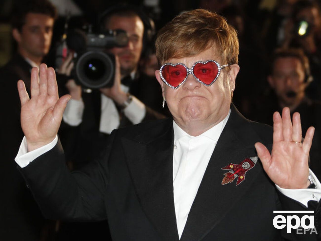 Елтон Джон обурений тим, що у РФ вкоротили оригінальну версію фільму про нього