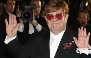 Елтон Джон обурений тим, що у РФ вкоротили оригінальну версію фільму про нього
