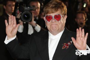 Елтон Джон обурений тим, що у РФ вкоротили оригінальну версію фільму про нього