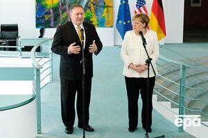 Меркель зустрілася з Помпео