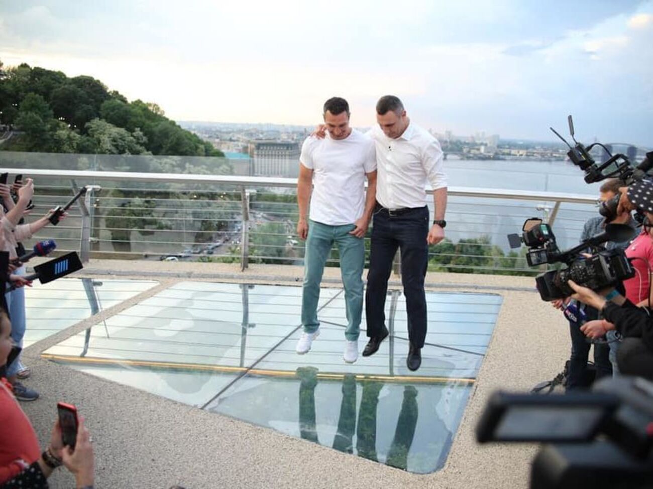 Мост открыли 25 мая