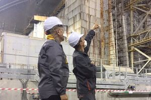 Ле Дриан осматривал арку