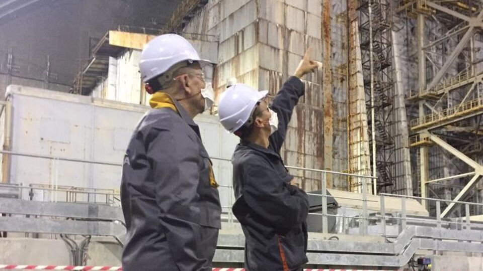 Ле Дриан осматривал арку