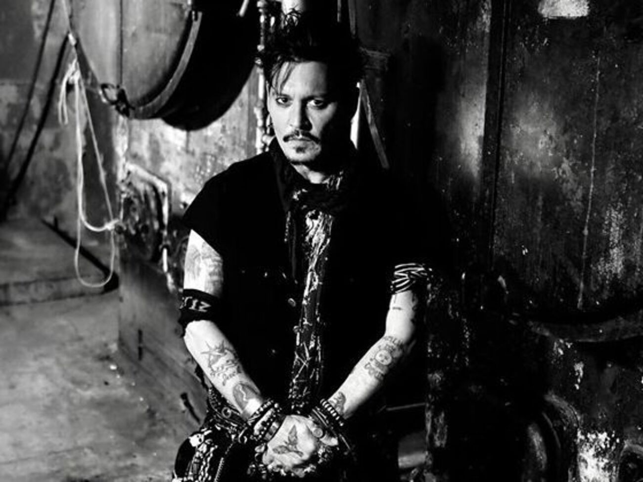 Депп заспівав пісню Боуї