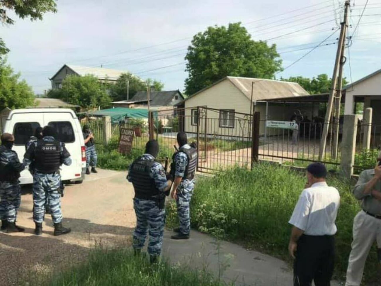 10 червня російські силовики провели низку обшуків у будинках кримських татар