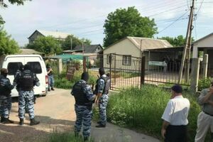 10 июня российские силовики провели ряд обысков в домах крымских татар