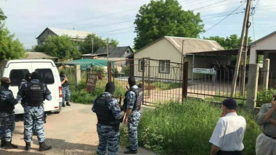 10 червня російські силовики провели низку обшуків у будинках кримських татар