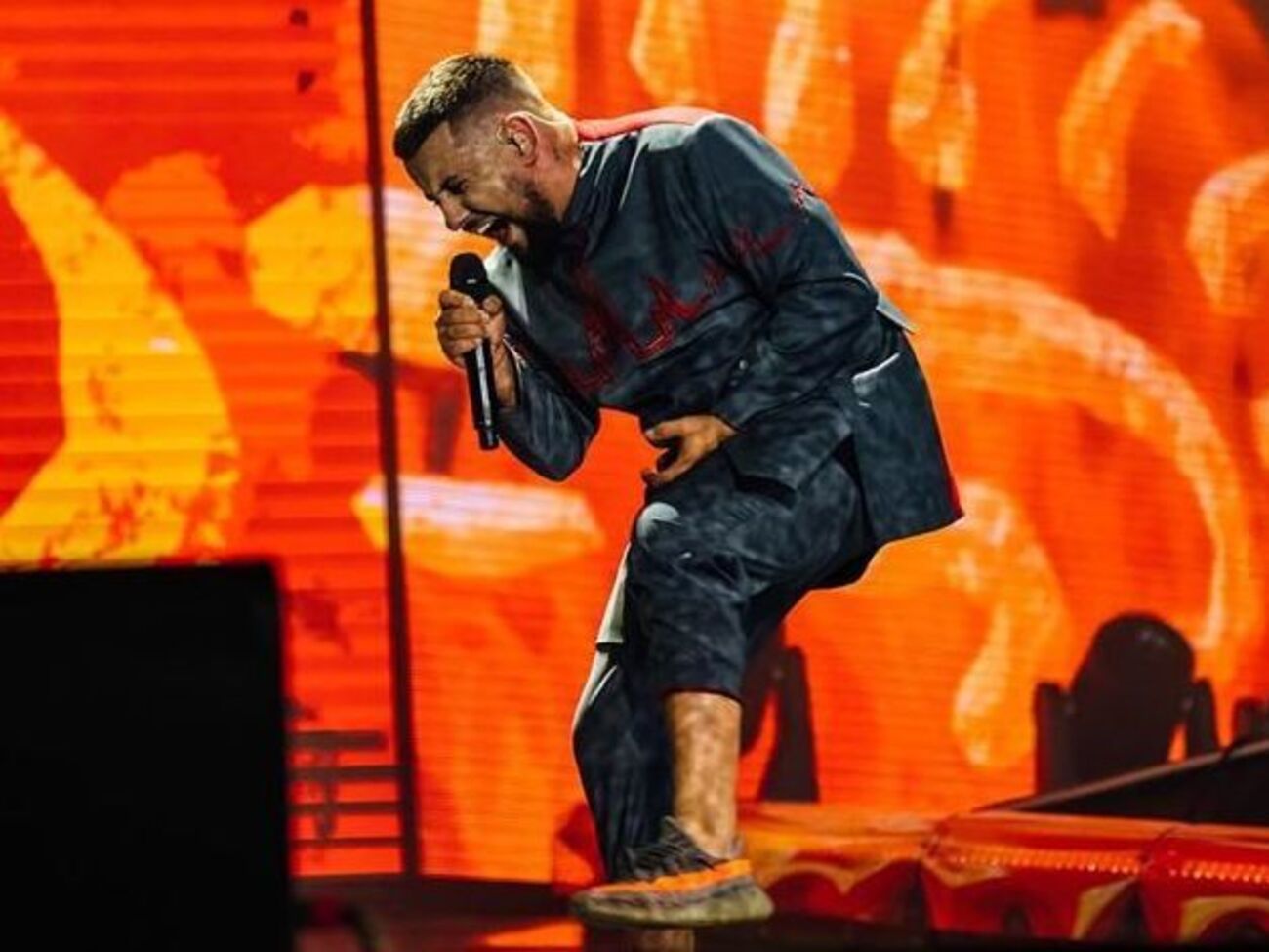 Monatik поділився архівними знімками підготовки до шоу "Love It Ритм"