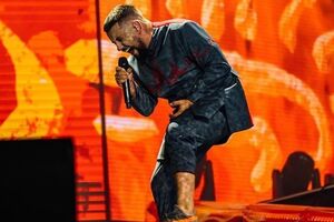 Monatik поділився архівними знімками підготовки до шоу "Love It Ритм"