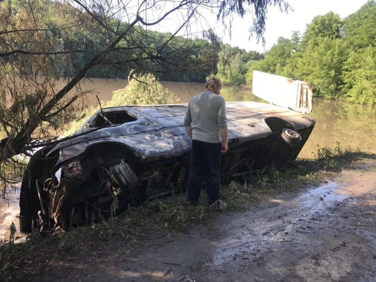 Хімікати потрапили в річку 9 червня після ДТП