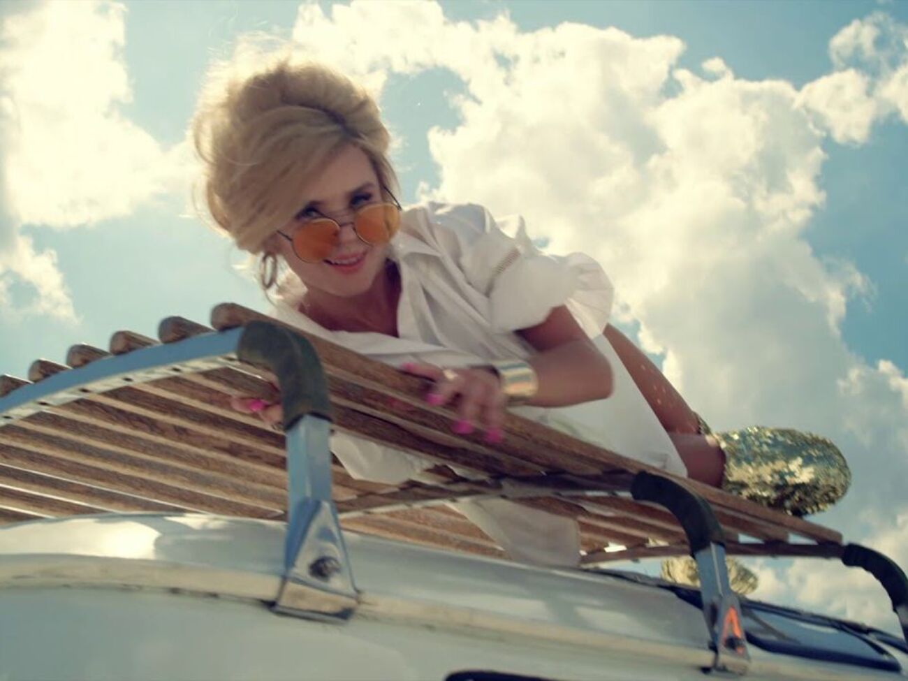 Федишин в новой песне призвала возлюбленного отвезти ее на Мальдивы