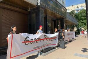 Активісти під Генпрокуратурою вимагали оголосити підозри замовникам убивства Гандзюк. Фоторепортаж