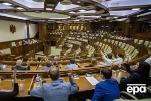 Конституційний суд Молдови передав повноваження президента в.о. прем'єр-міністра, який першим указом розпустив парламент