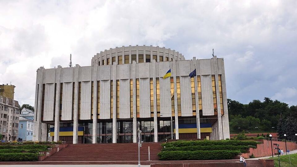 Офіційне рішення про перенесення Адміністрації Президента в Український дім може бути за кілька днів