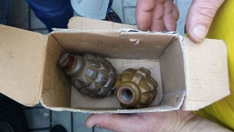 Женщина, продававшая гранаты в переходе, была ранее судима за сбыт наркотиков, сообщили в полиции