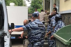 Вісьмох чоловіків російські силовики затримали 10 червня після обшуків у їхніх будинках
