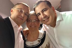 Саакашвили с Магой и его матерью