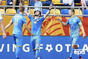 Булеца (№10) празднует взятие ворот итальянцев