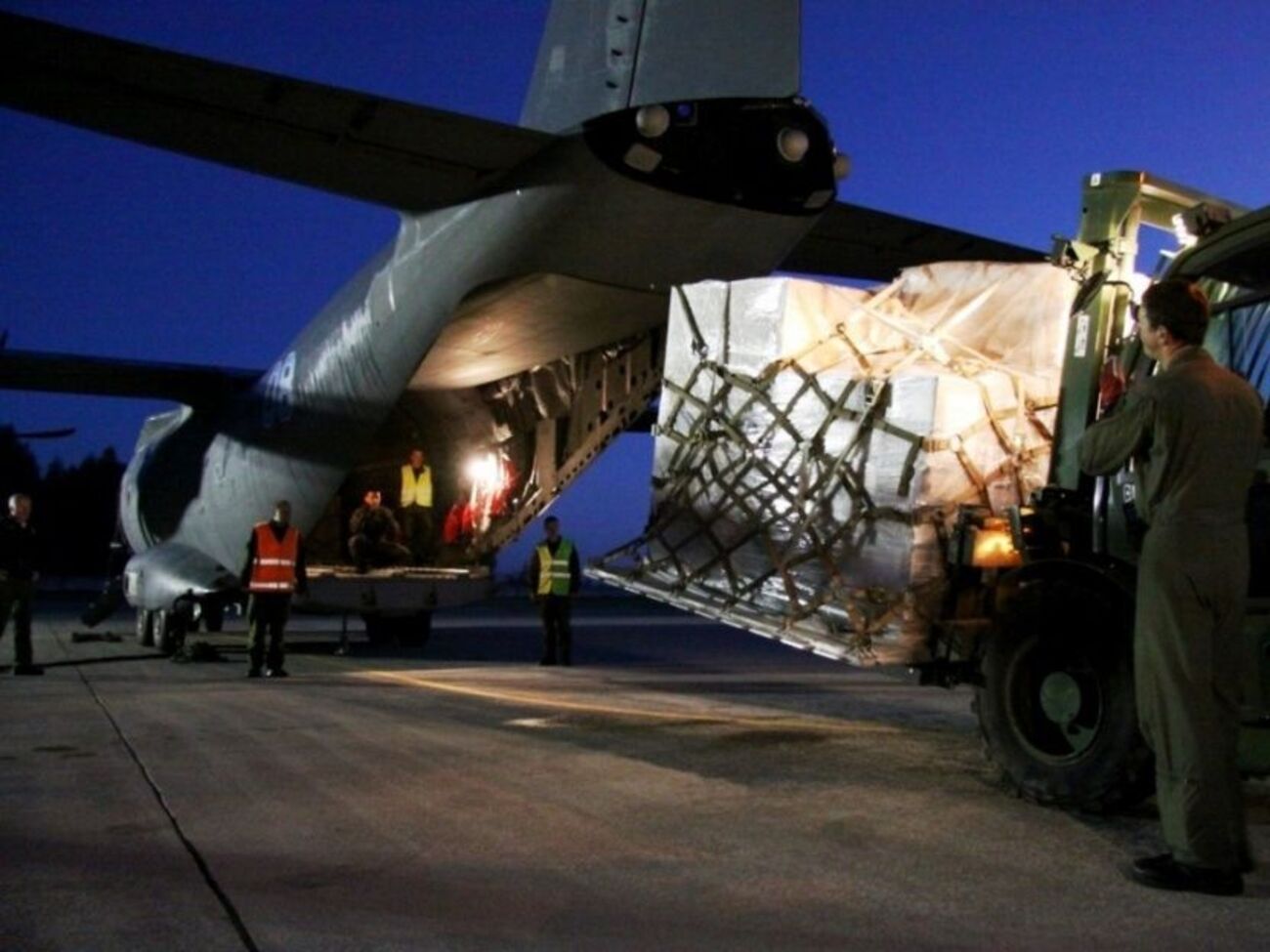 Боєприпаси в Україну доправили літаки ВПС ЗСУ