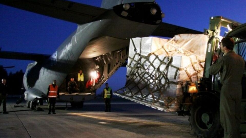 Боєприпаси в Україну доправили літаки ВПС ЗСУ