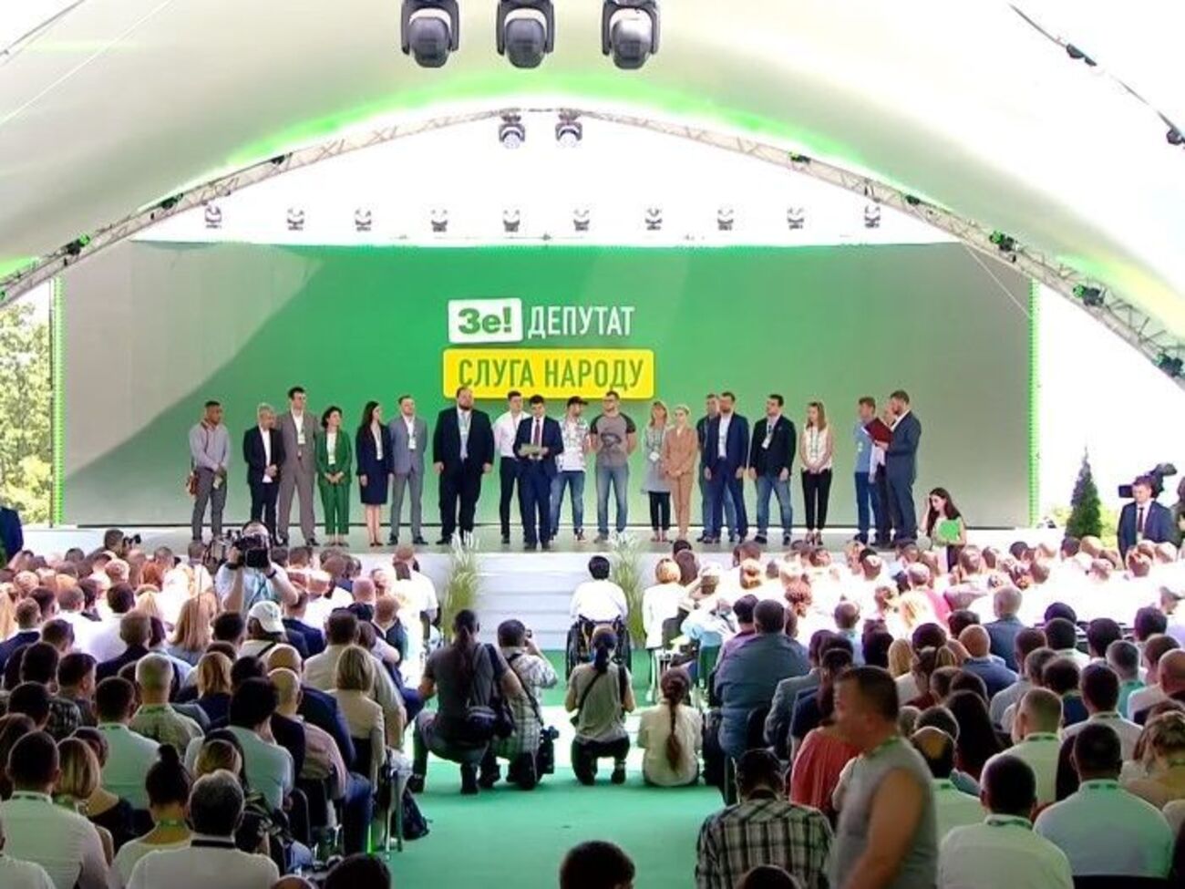 Партия "Слуга народа" представила своих кандидатов в нардепы на съезде 9 июня