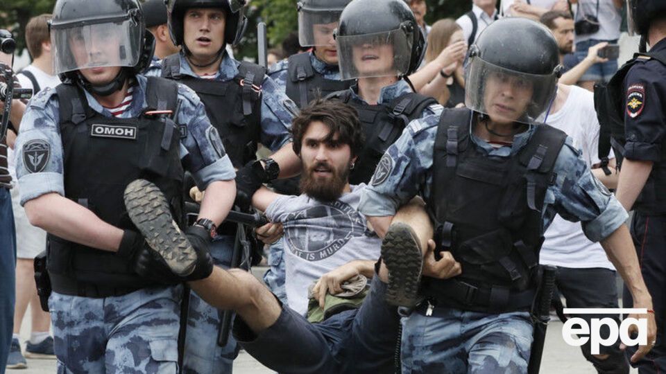 В Москве на акции в поддержку Голунова задержали более 400 человек. Фоторепортаж