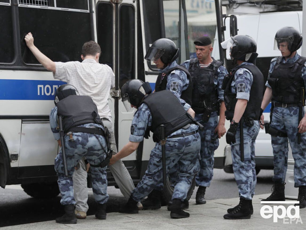 Более 400 человек задержаны во время демонстрации в Москве